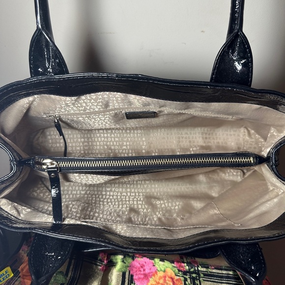 Kate Spade shoulder bag. - Picture 6 of 13